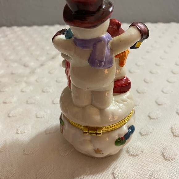 Snowman family porcelain trinket box - Picture 3 of 8